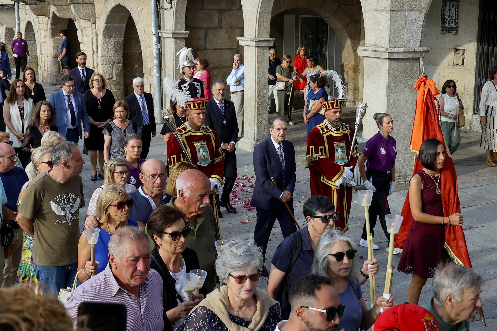 Galería | Misa por el Cristo da Victoria en Vigo y la concurrida procesión