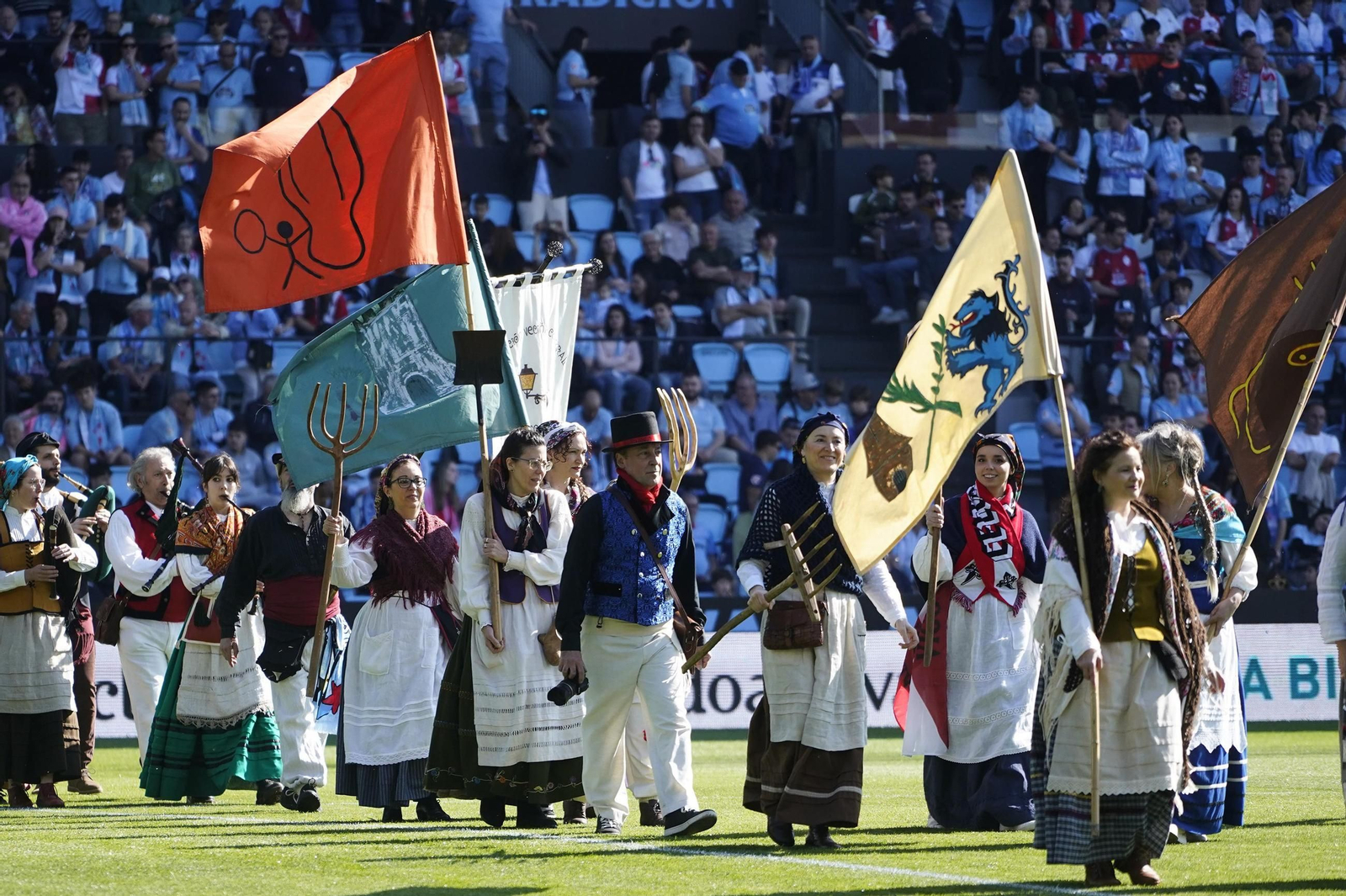 Galería | El Celta y el Alavés se miden en Balaídos
