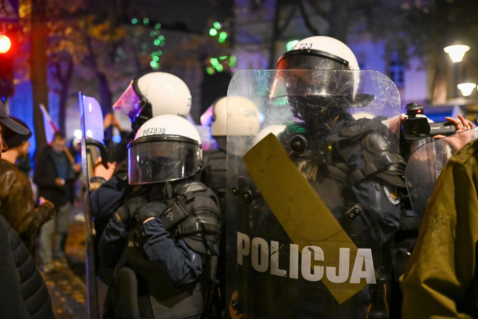 Imagen de las protestas fuera del Tribunal Constitucional de Polonia.