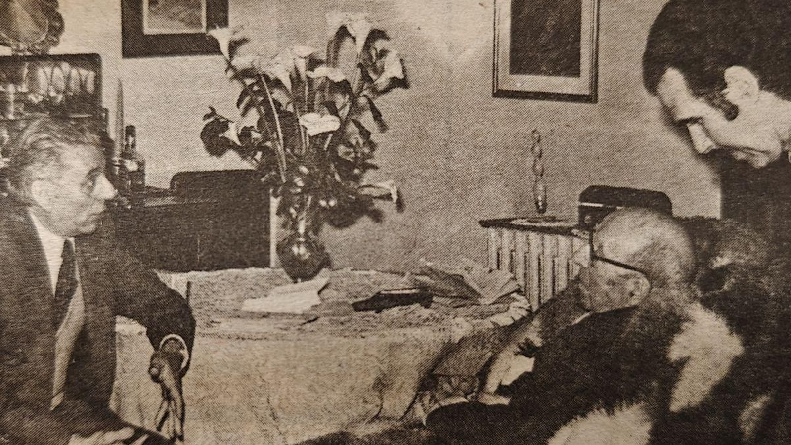 De izquierda a derecha, don Joaquín Llobell Muedra, don Ramón Otero Pedrayo y el doctor Conde Corbal.