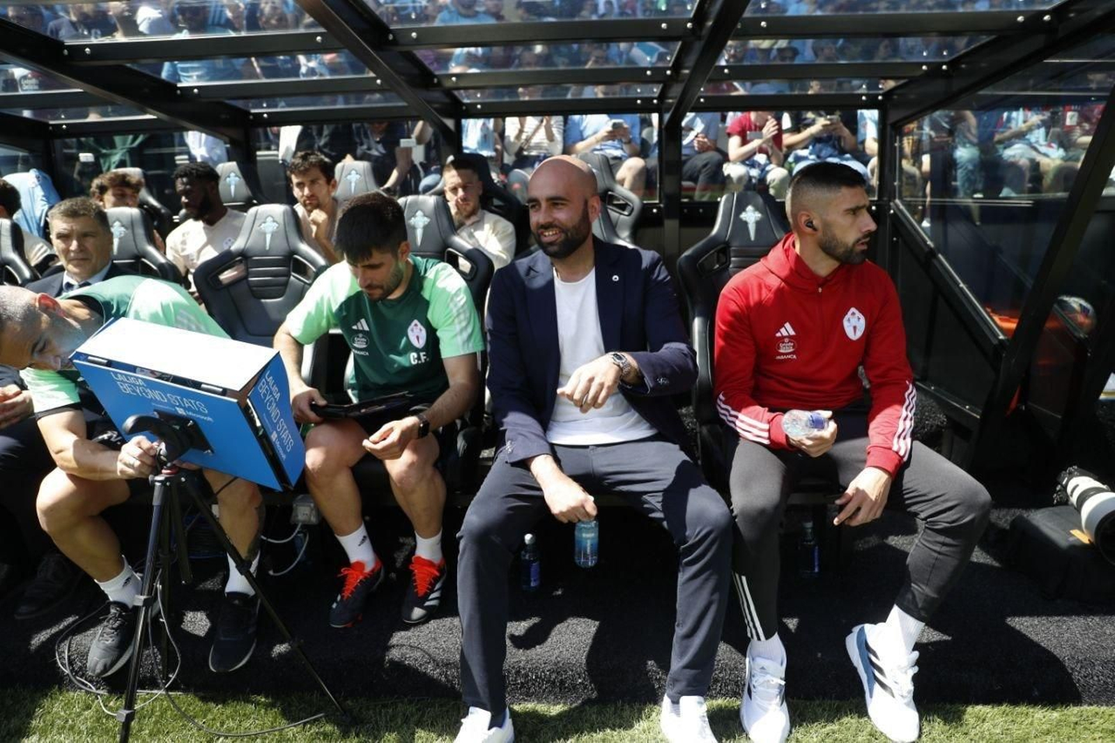 Giráldez en el banquillo.