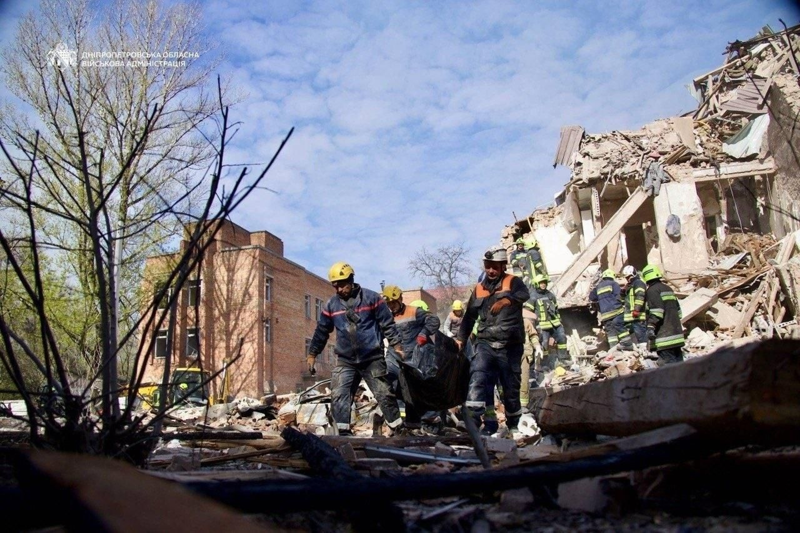 Consecuencias de uno de los ataques en Dnipró