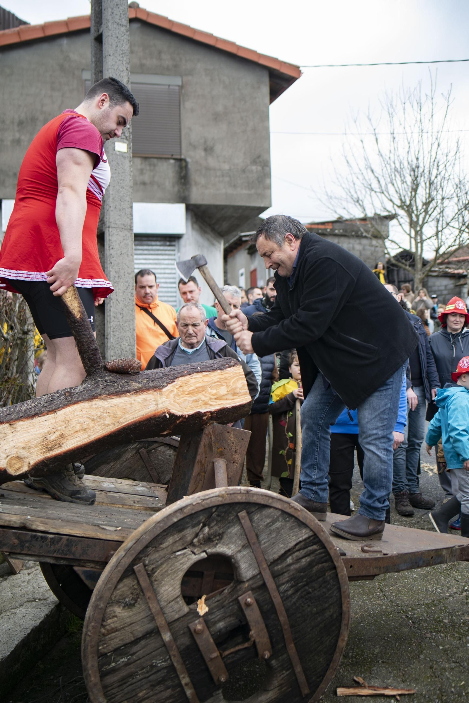 Galería | El meco Abalos recorrió As Teixugueiras, Cartelle