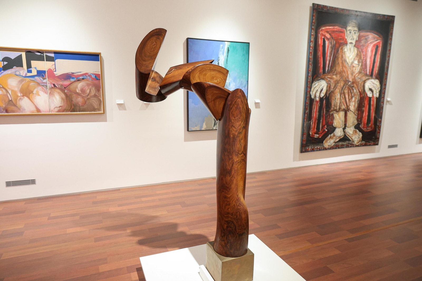 Galería | Casa das Artes acoge 70 obras de fondos municipales