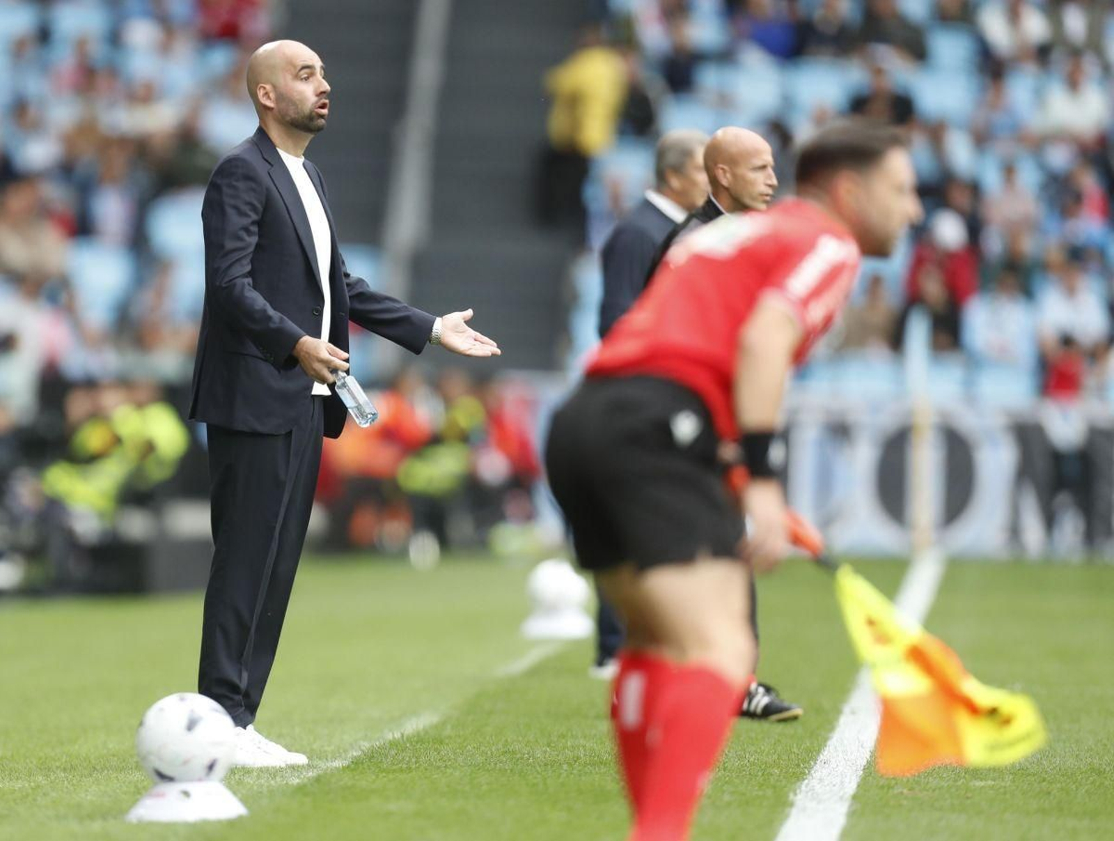 Claudio Giráldez, entrenador del Celta, ayer durante el partido ante el Betis en Balaídos.
