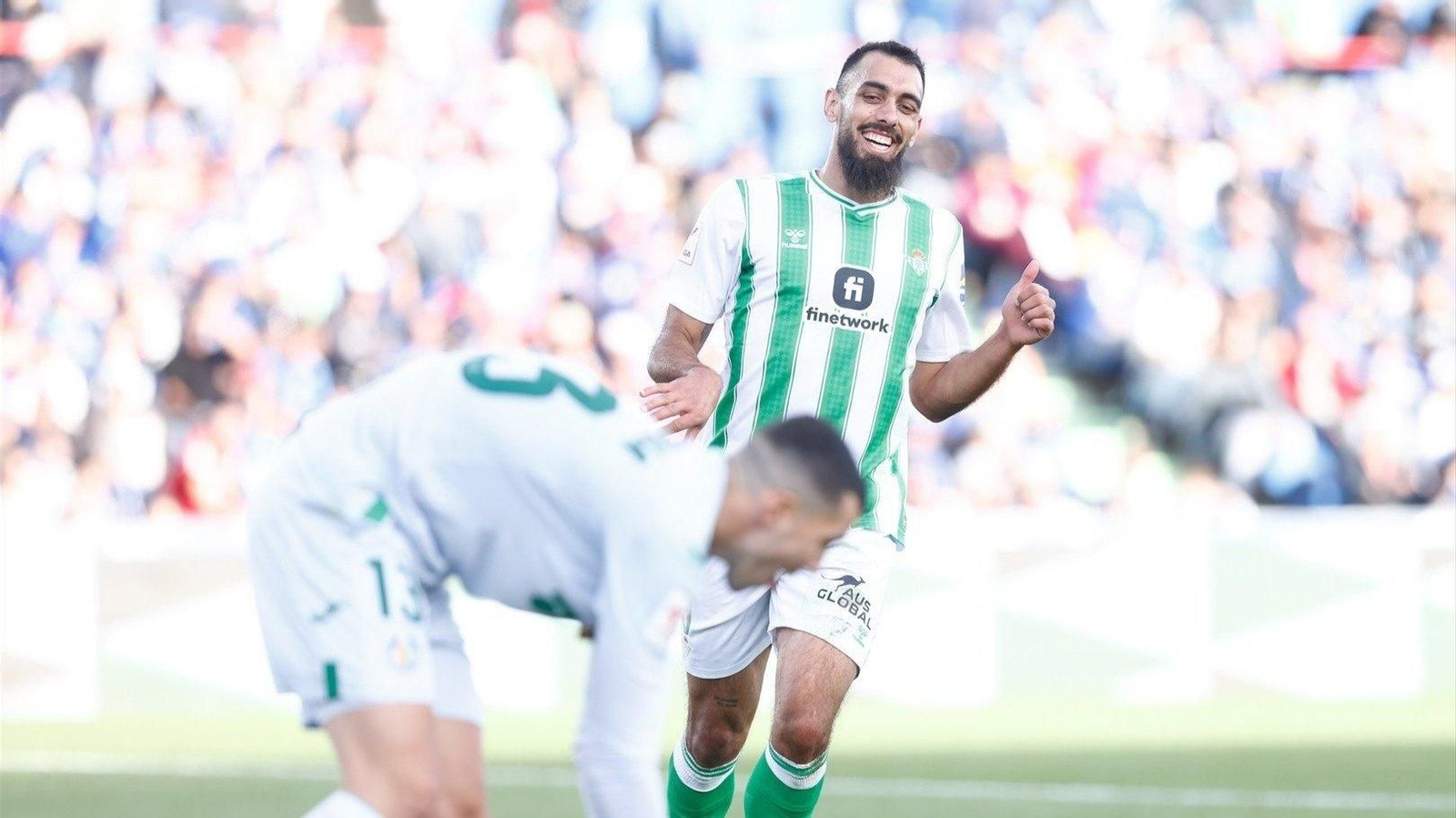 Borja Iglesias, en un partido con el Betis. // E.P.
