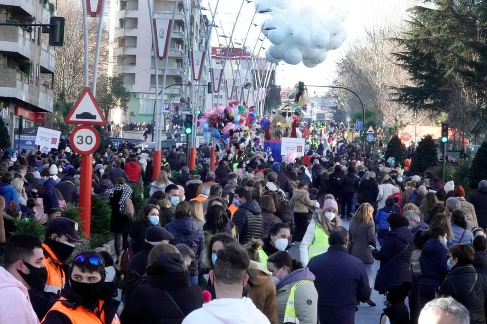 Cabalgata de Reyes estática en Avenida Castelao el pasado 5 de enero. / Vicente Alonso