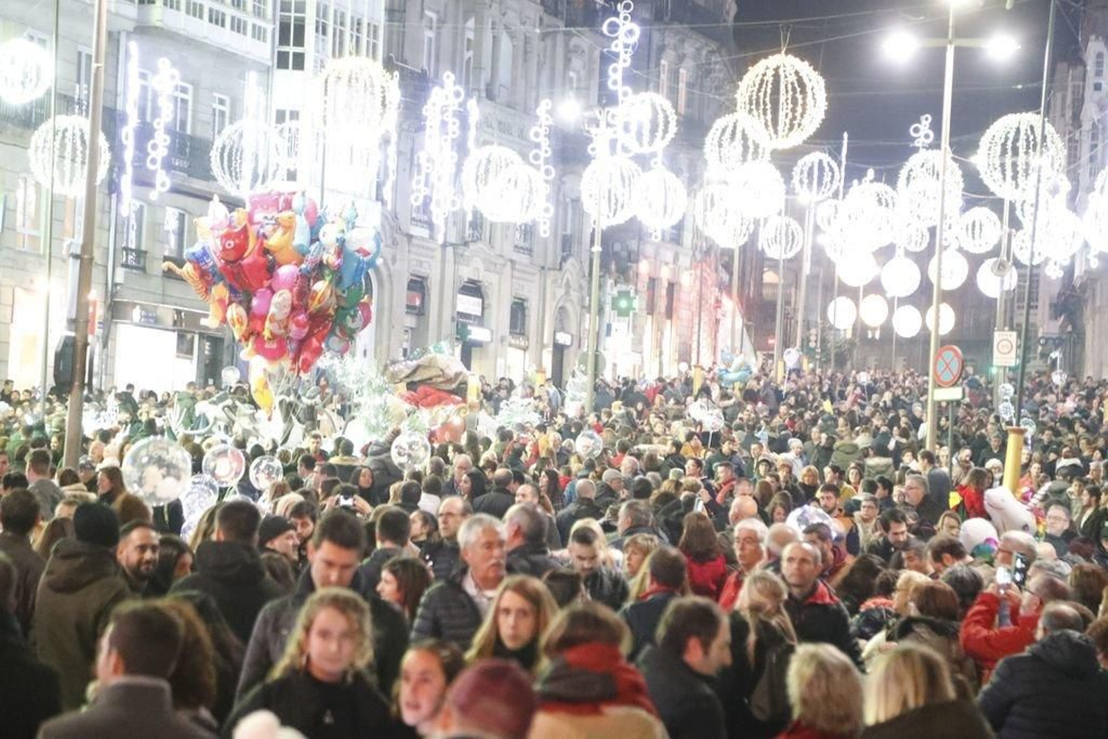 Los turistas invaden Vigo en el Puente239