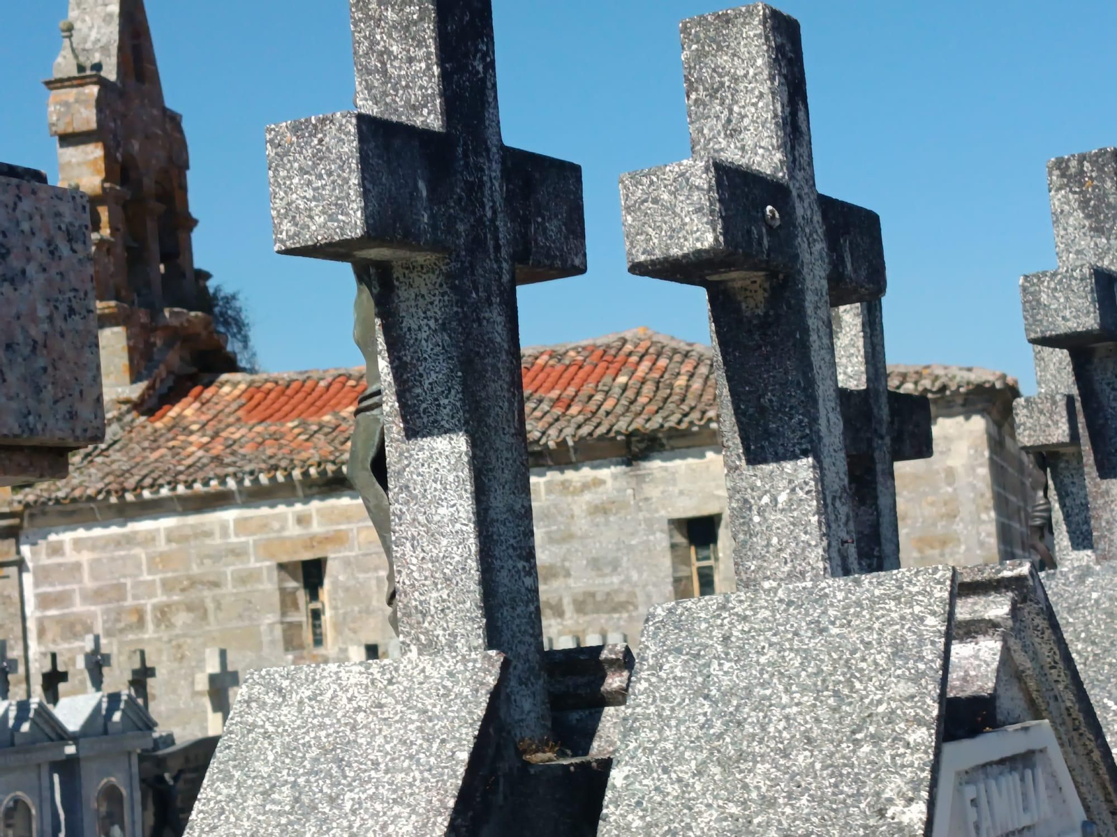 Galería | Así se encuentran los cementerios de Ourense tras ser saqueados