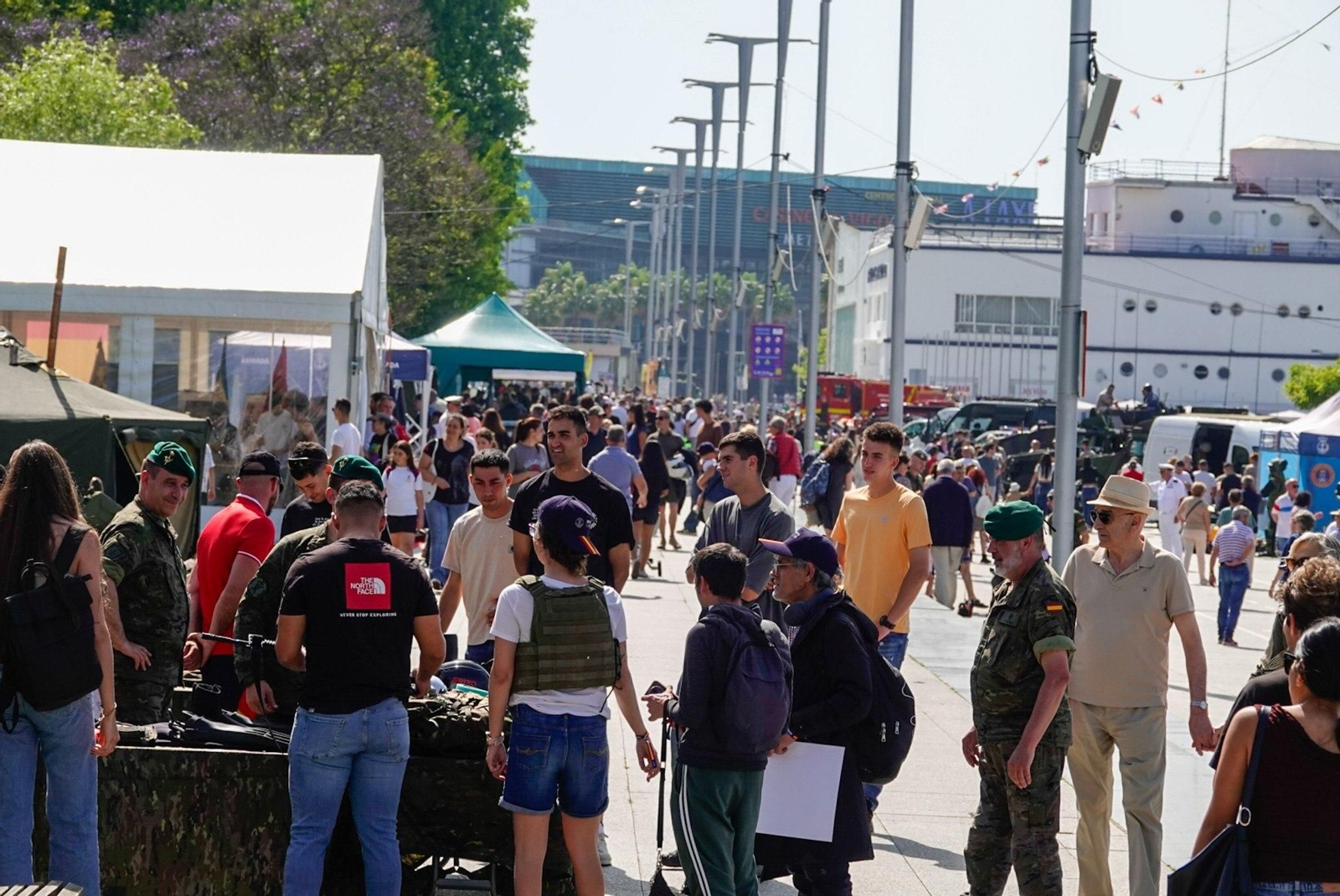 Galería | Comienza la programación del Día de las Fuerzas Armadas en Vigo