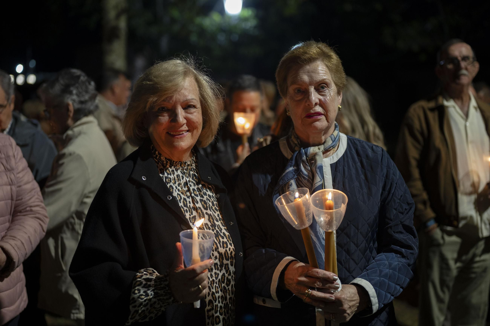 Un momento de la procesión nocturna en honor a la Virgen de la Saleta a su paso por San Cristovo de Cea