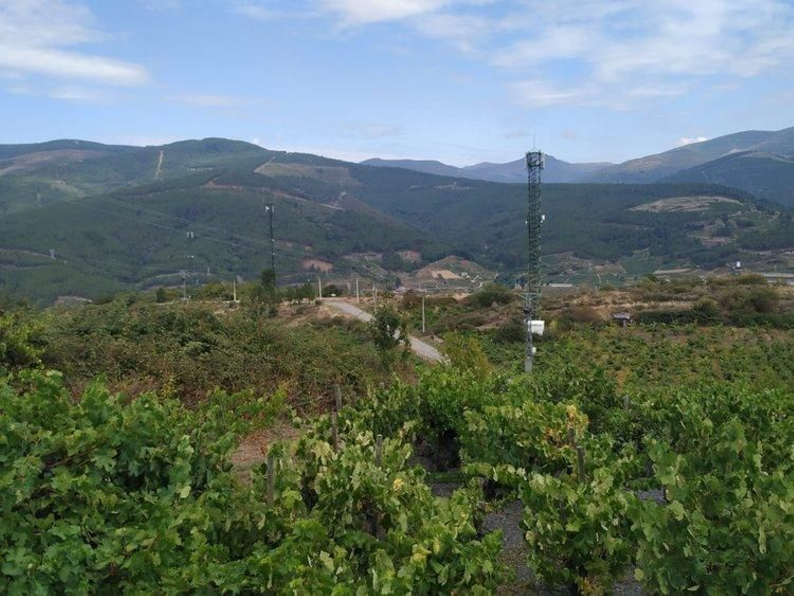 Antenas de telecomunicaciones, en Vilamartín de Valdeorras.