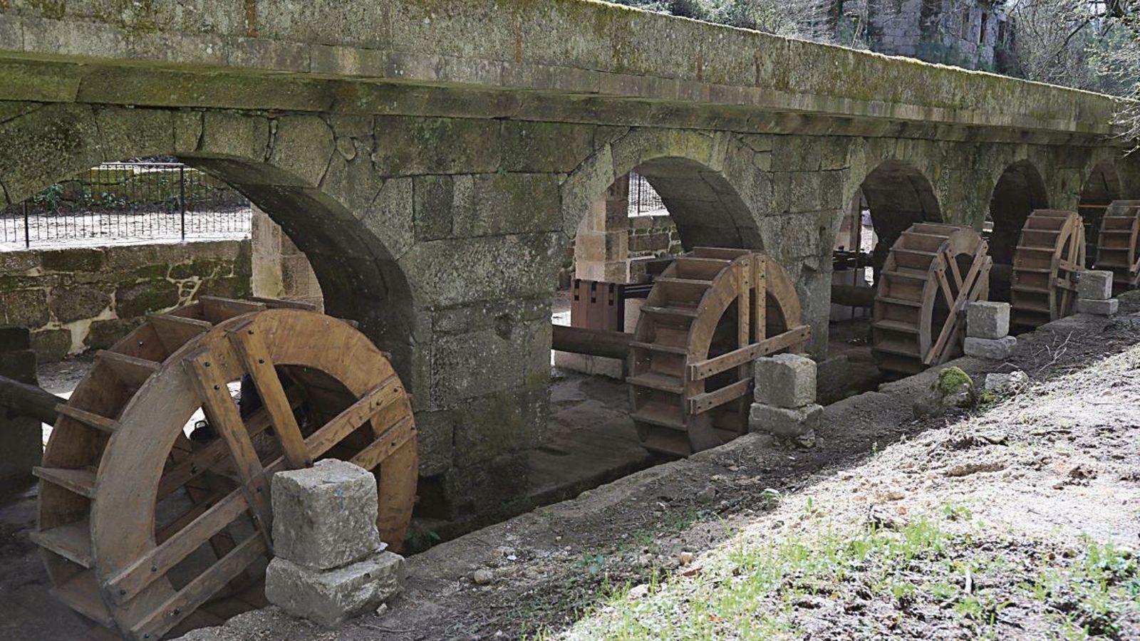 Outra das prensas e espazo para o recorte.