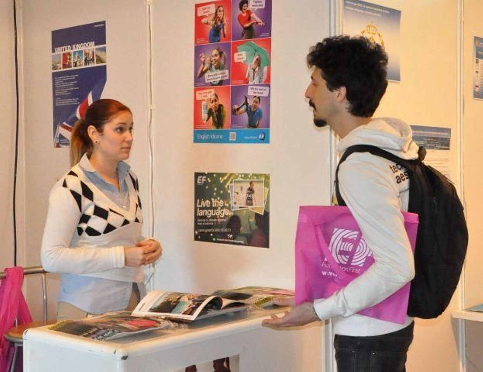 Los alumnos entregaron los primeros currículums.