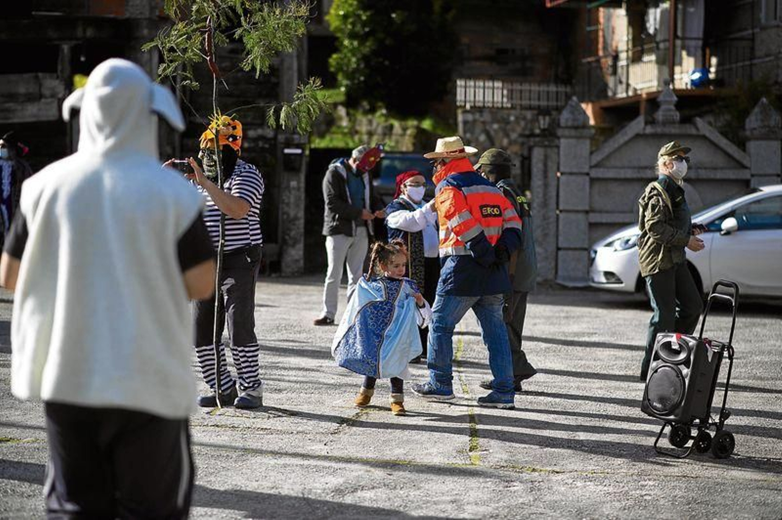 Bailando en la plaza de Vilaverde. // Fotos Martiño Pinal