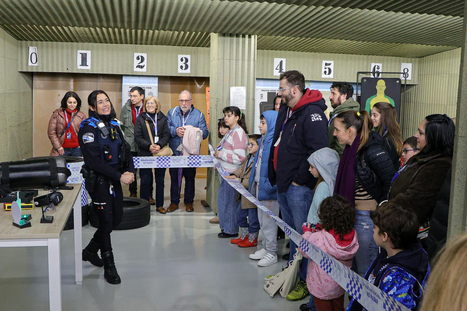 Galería | Niños y mayores descubren el trabajo de la Policía Local de Vigo