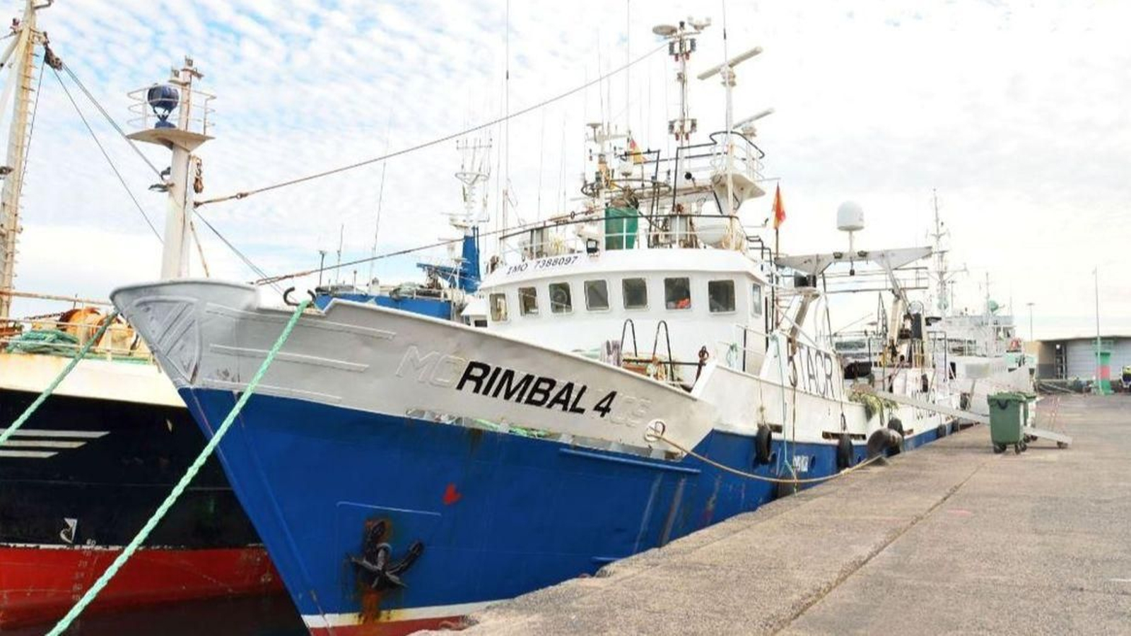 El “Rimbal 4”, un congelador antes argentino y hoy mauritano, atracado en Las Palmas.