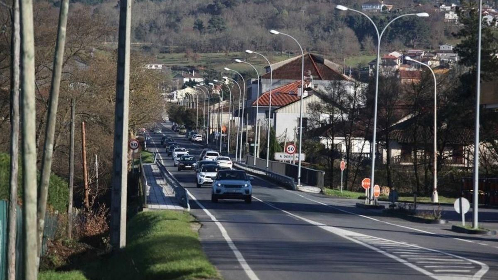 A OU-536 ao seu paso pola Derrasa.
