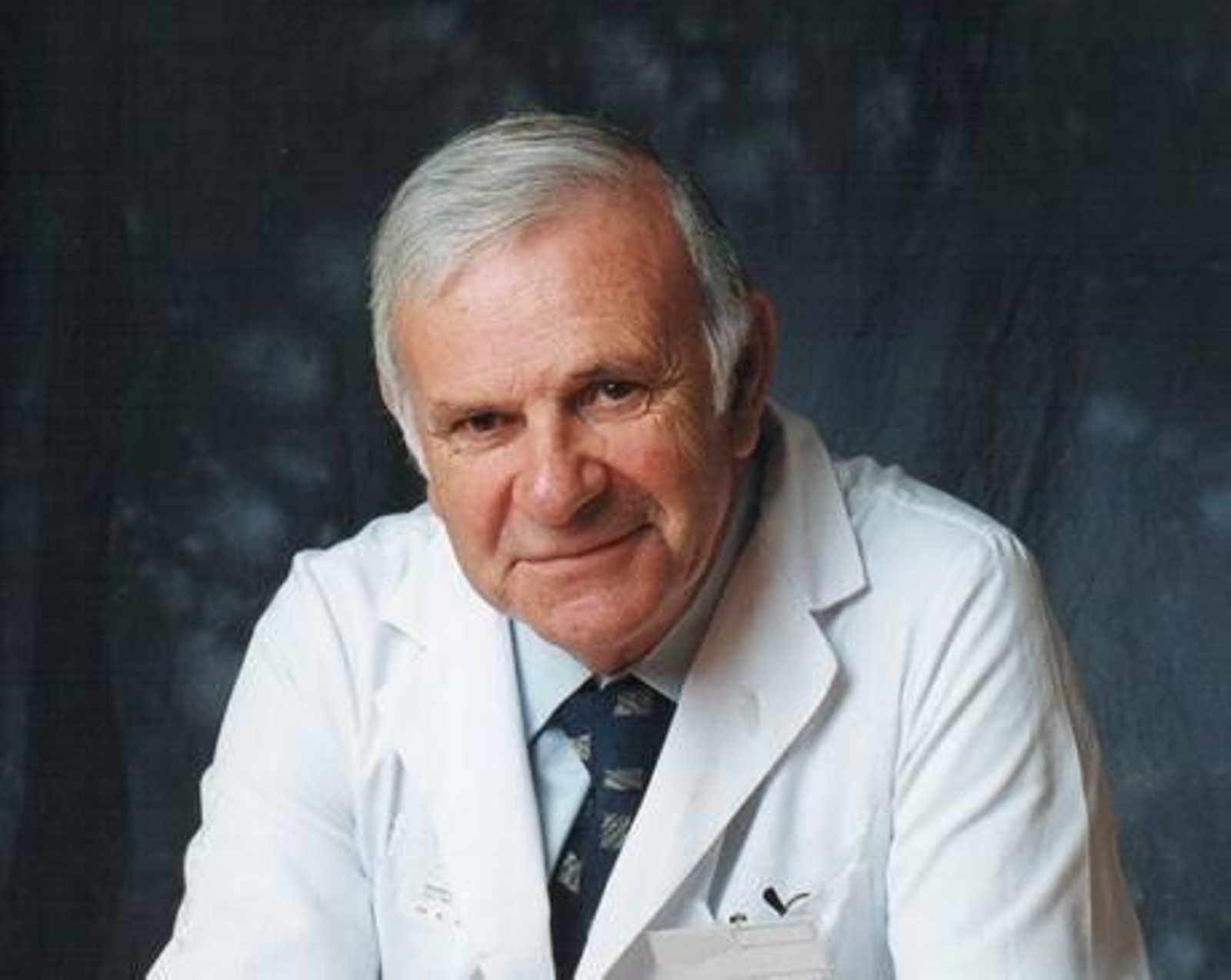 Dr. Andrés Castro Méndez