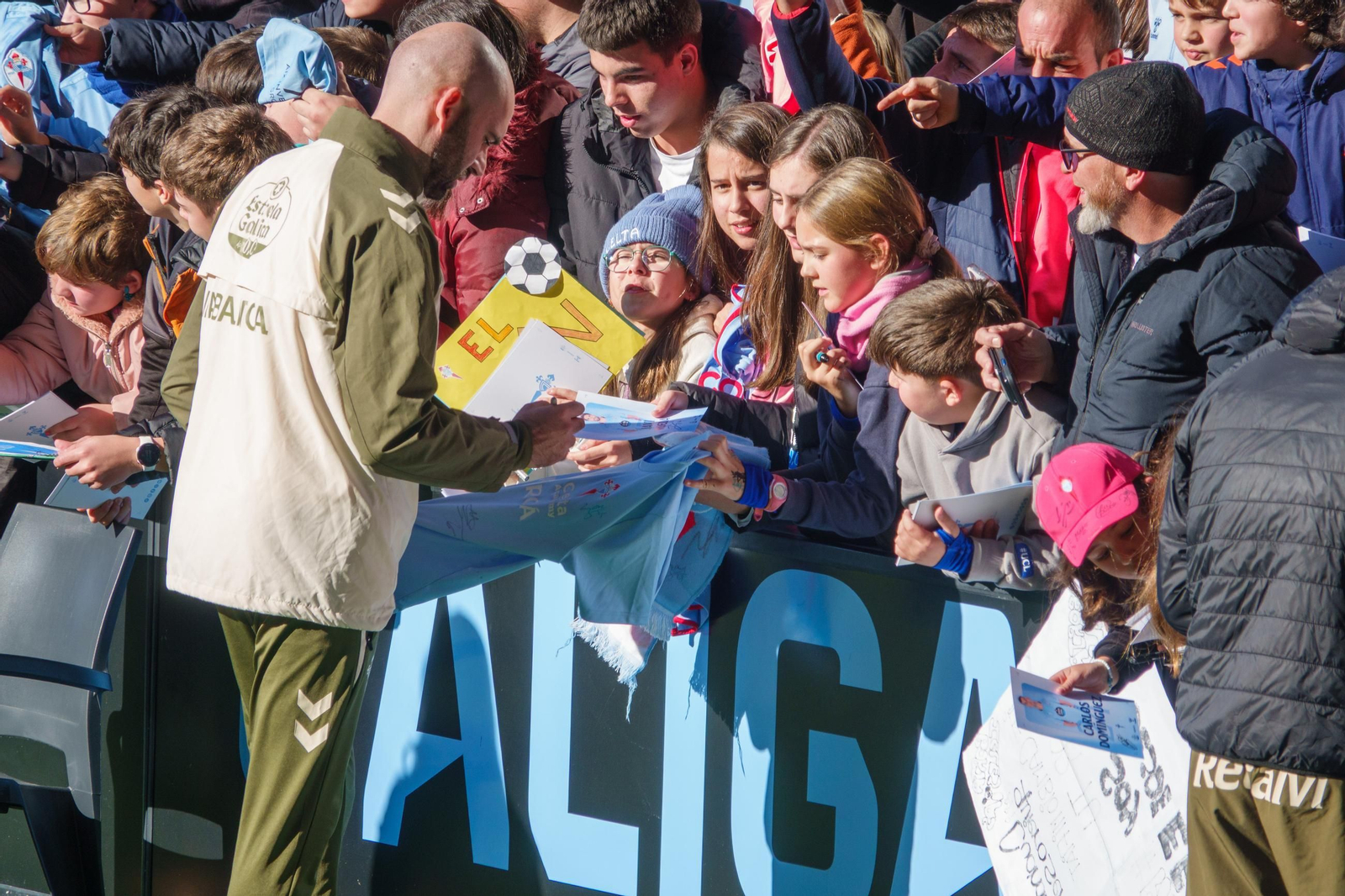 Galería | Regalo de Reyes del Celta a los niños en Balaídos