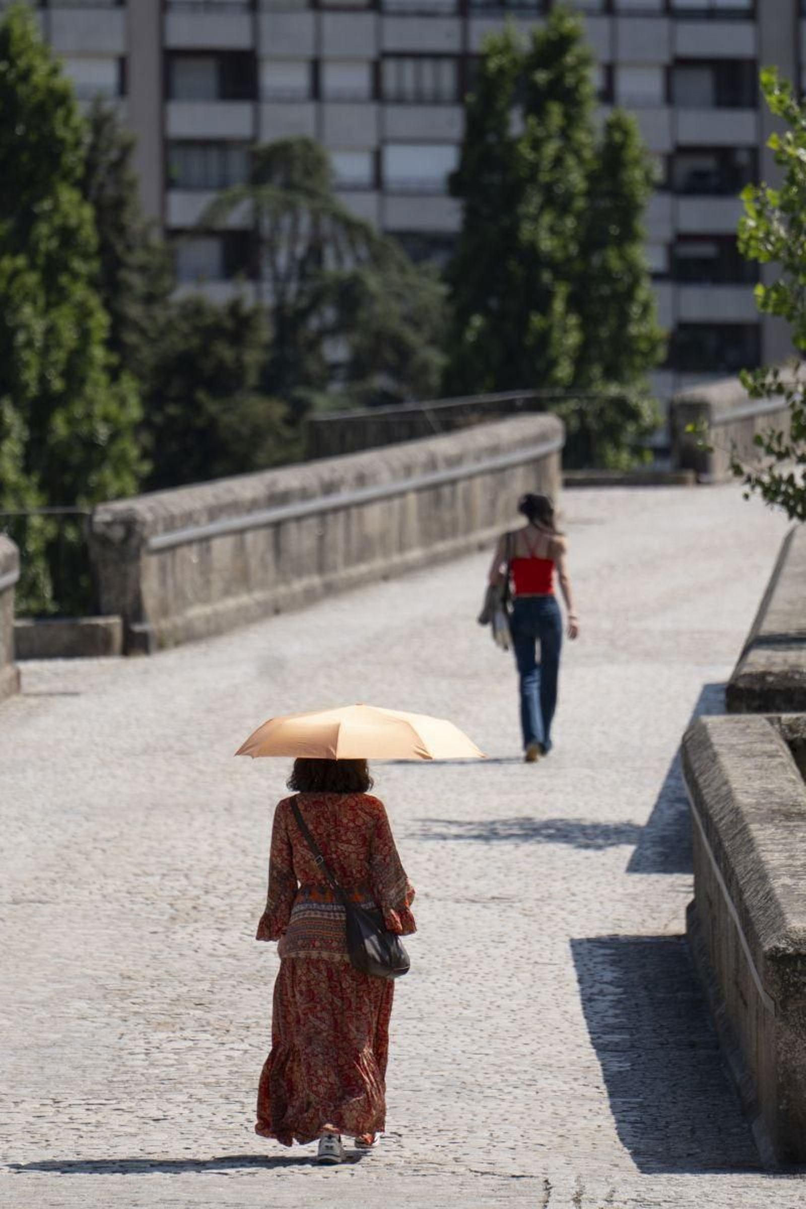 Calor sofocante en el Puente Romano de la ciudad