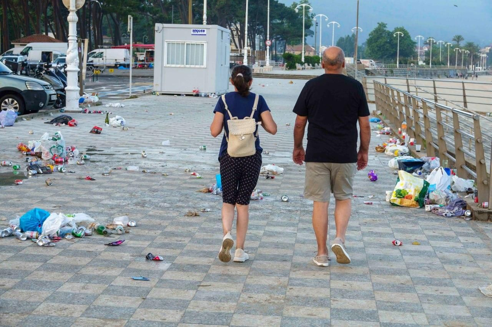 Galería | La resaca de San Xoán 2026 deja toneladas de residuos en Samil y Panxón