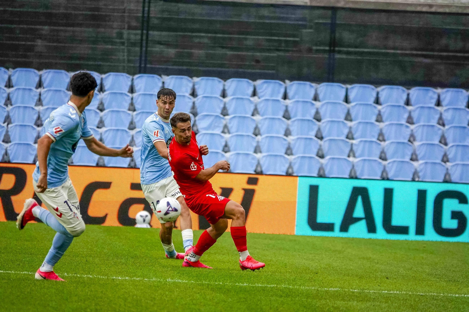 Galería | El Celta Fortuna se estrena como local en Segunda División