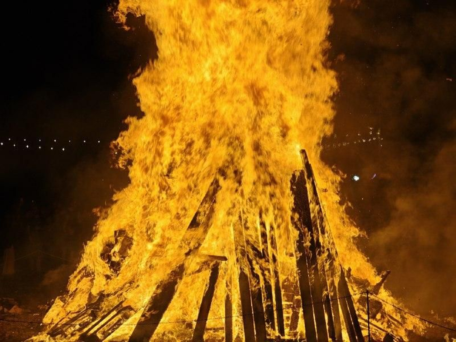 Galería | Las hogueras de San Xoán encienden Vigo y su área