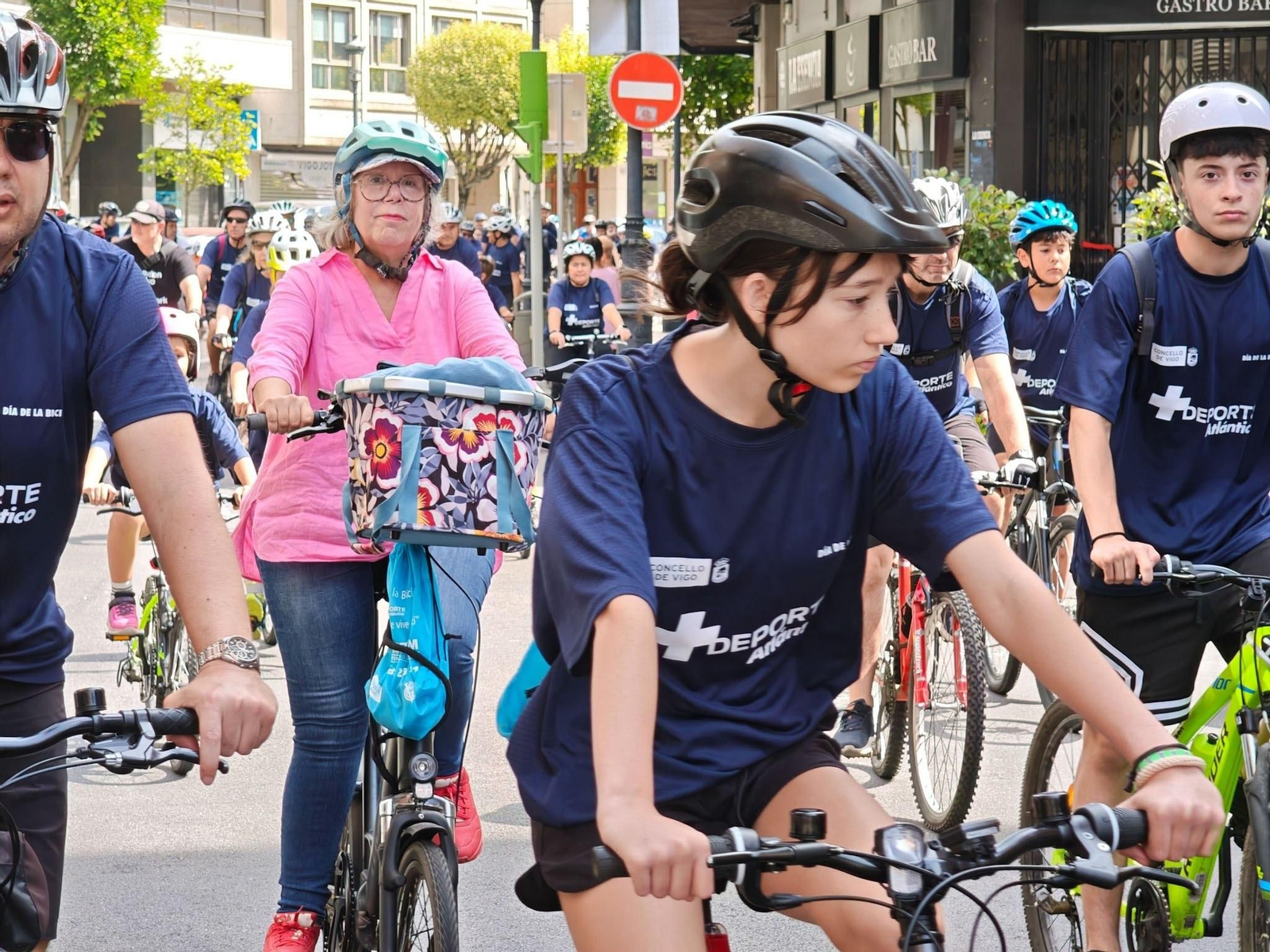 Galería | El ciclismo toma Vigo con la primera edición del Día de la Bici de Atlántico
