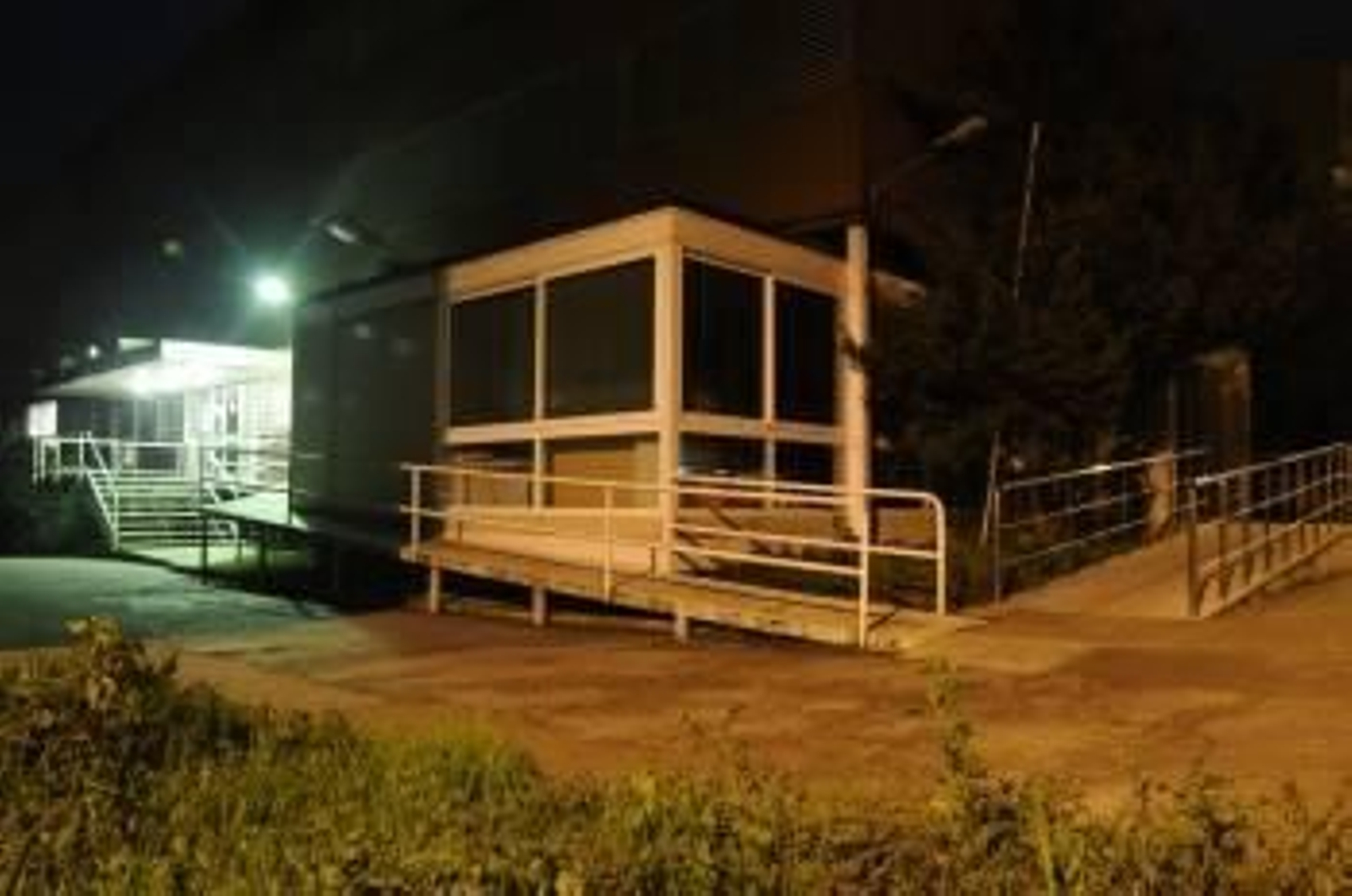 El actual centro de salud está ubicado cerca del río Avia.