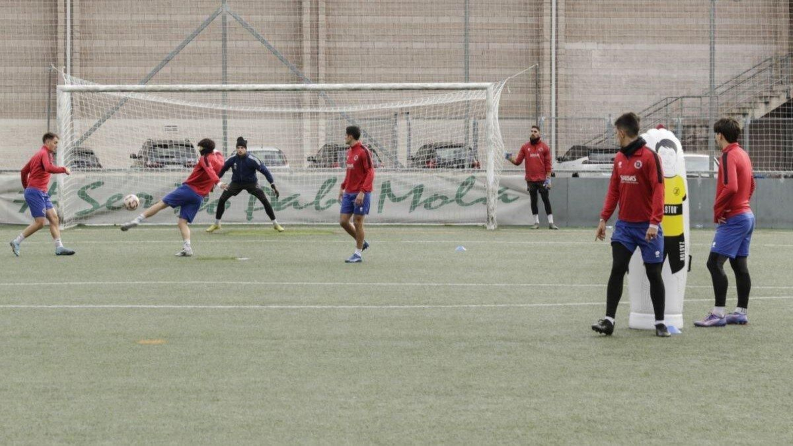 Los jugadores de la UD Ourense, durante un entrenamiento en el Miguel Ángel.