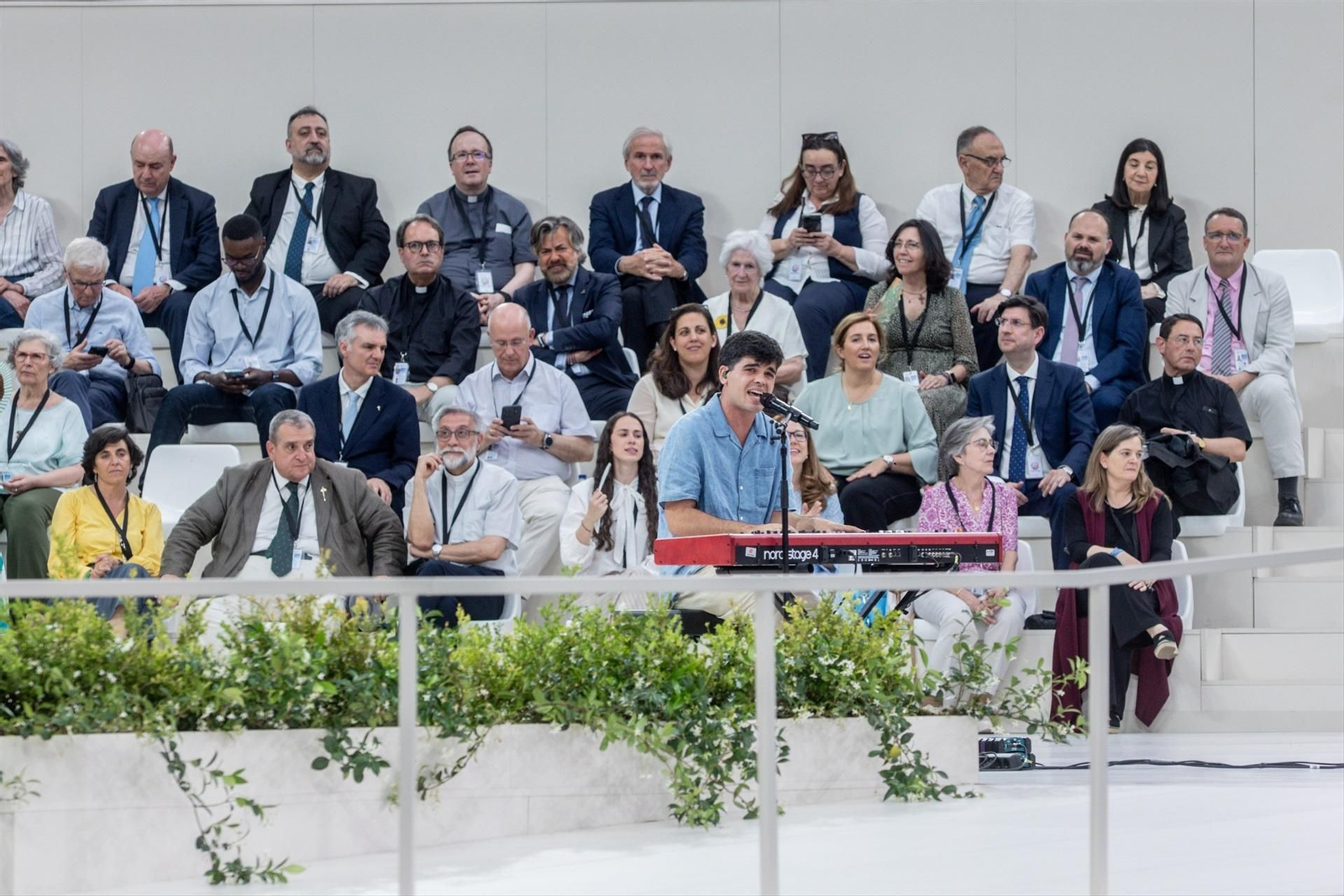 Galería | Las mejores fotos del tercer día de la visita del papa León XIV en Madrid, del Congreso al Bernabéu