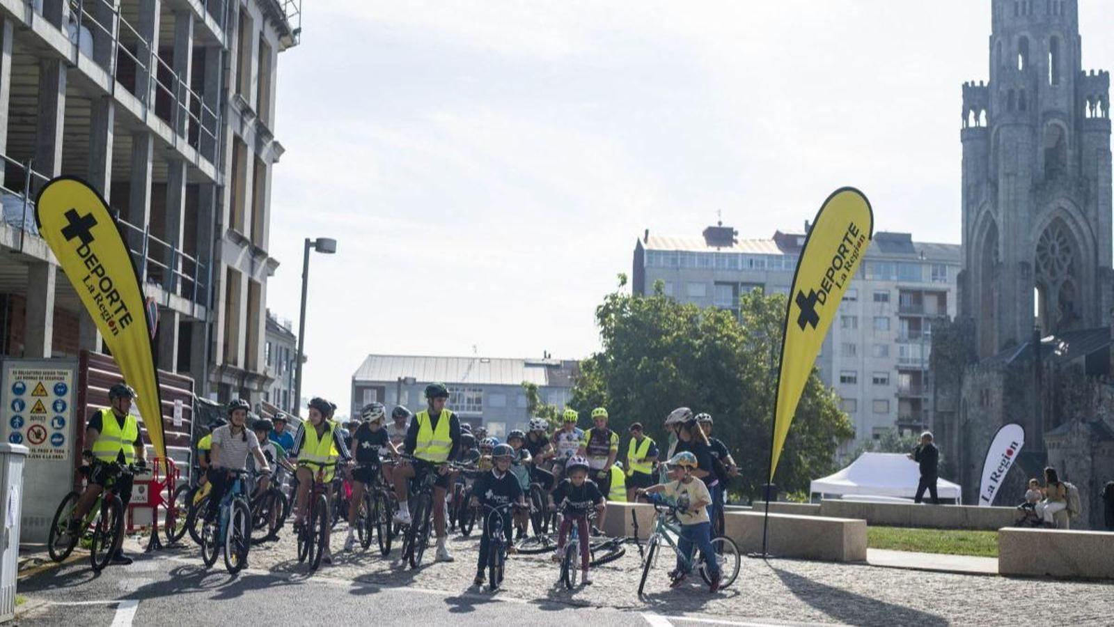 Los ciclistas, listos para afrontar los ocho kilómetros de recorrido.