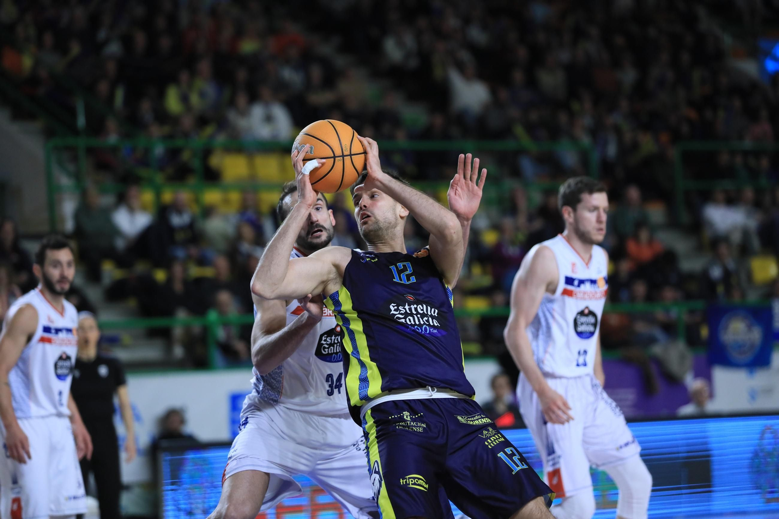 Galería | El Pazo, a reventar para el derbi COB-Obradoiro