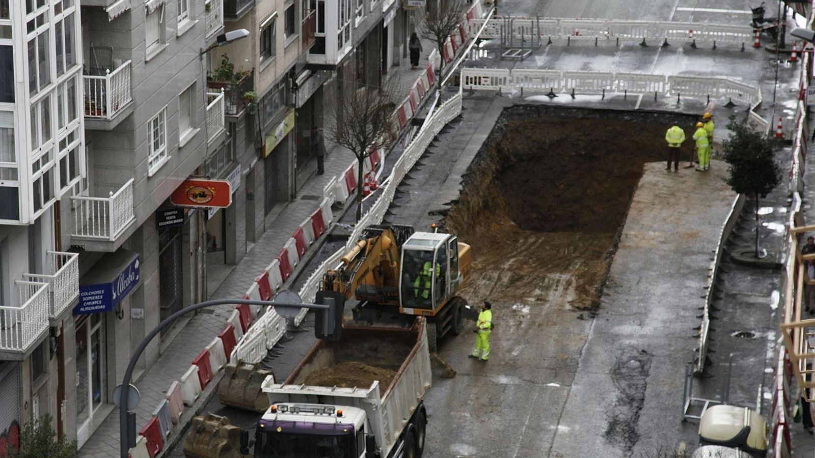 Situación del socavón en la calle Pena Trevinca