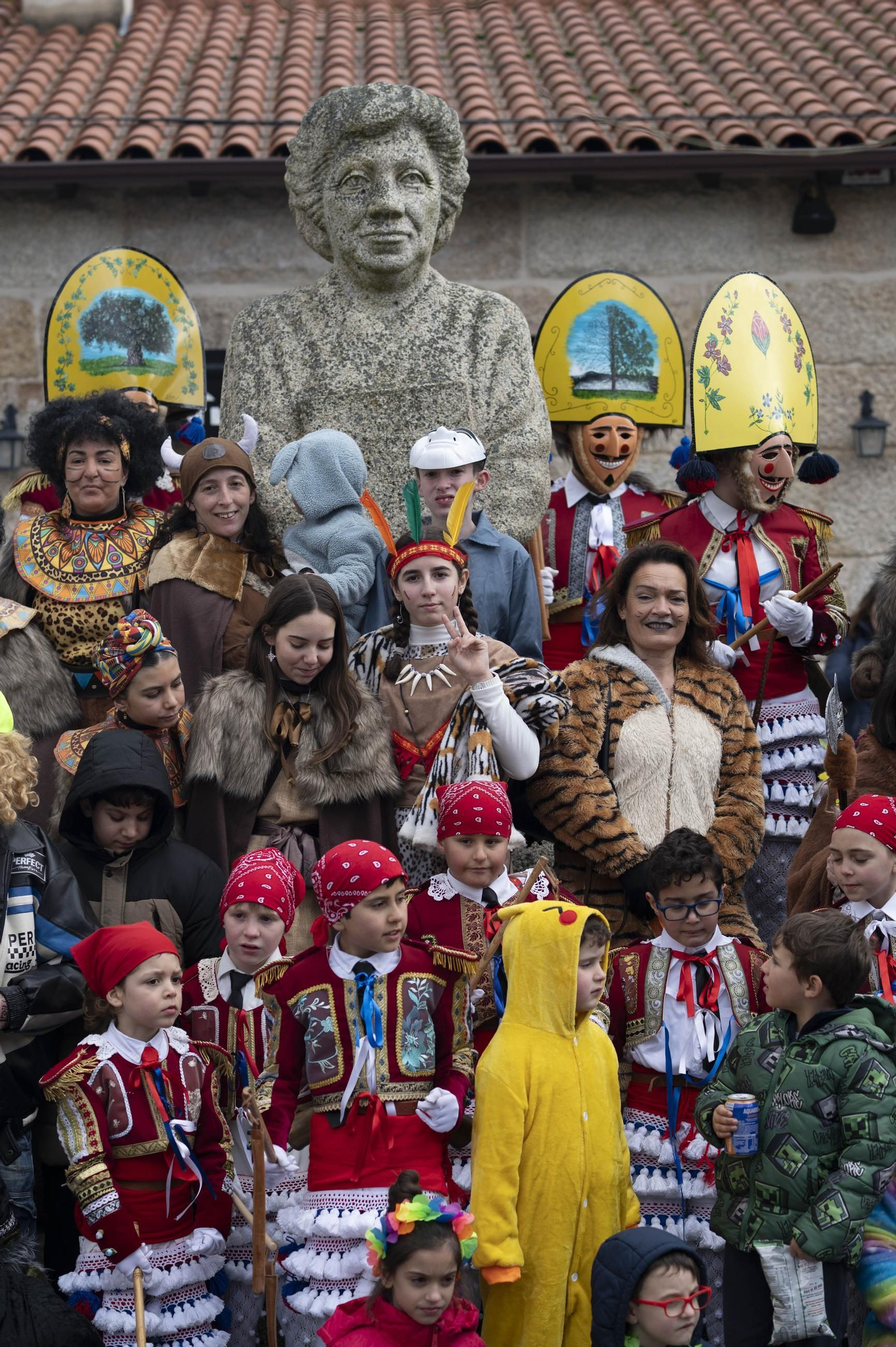El Entroido de Cualedro desborda tradición, en fotos