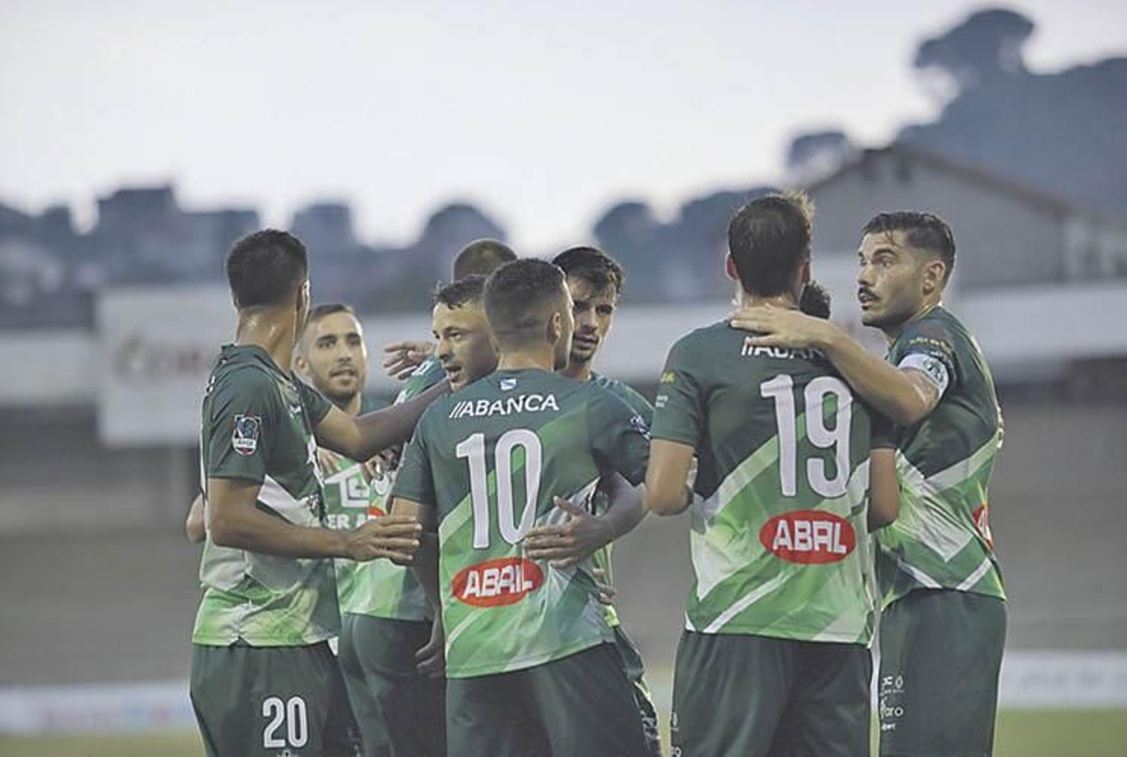 El Arenteiro derrotó al Estradense y jugará contra el Compostela la final gallega.