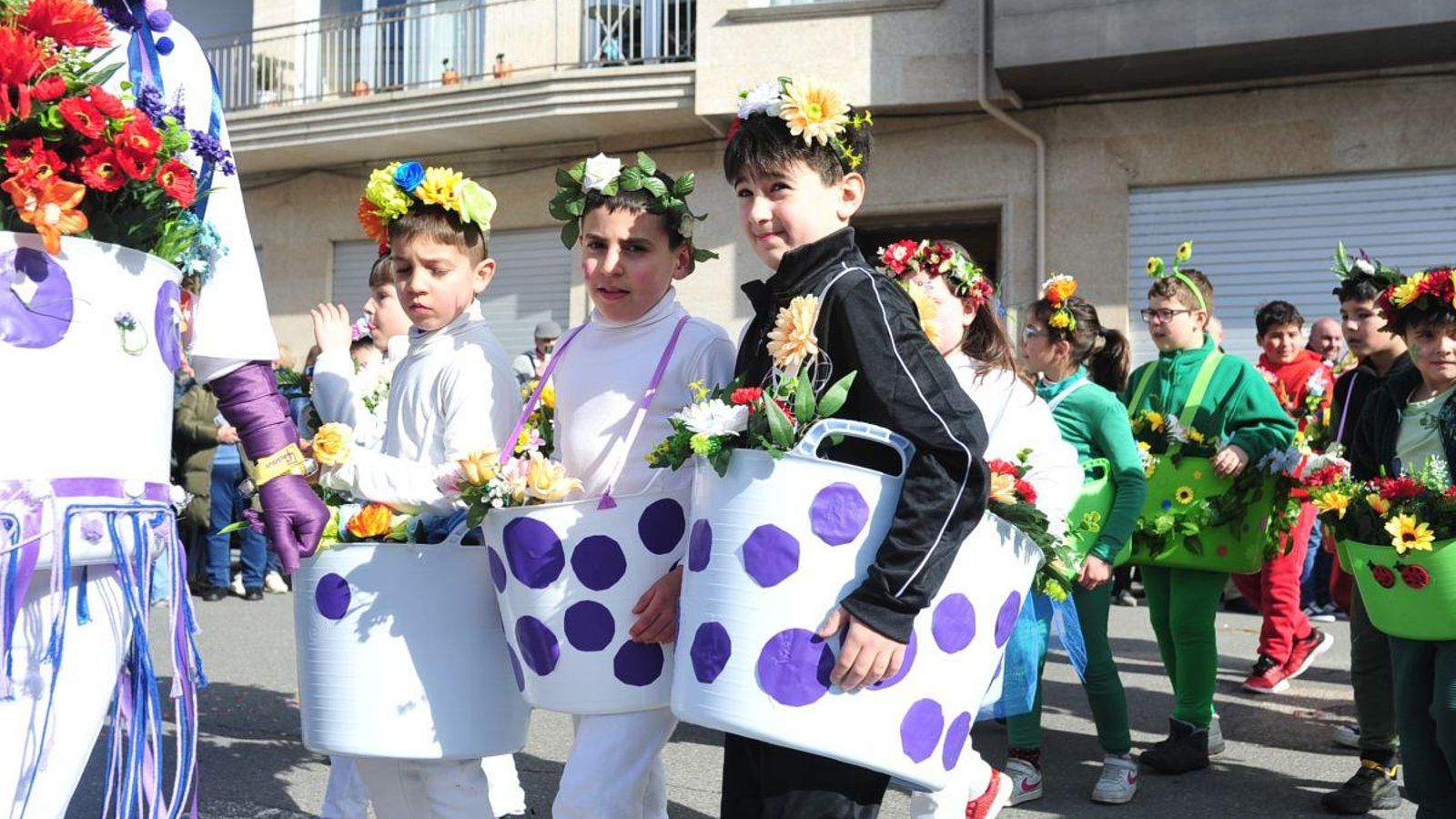 Disfraces evocando a la primavera.