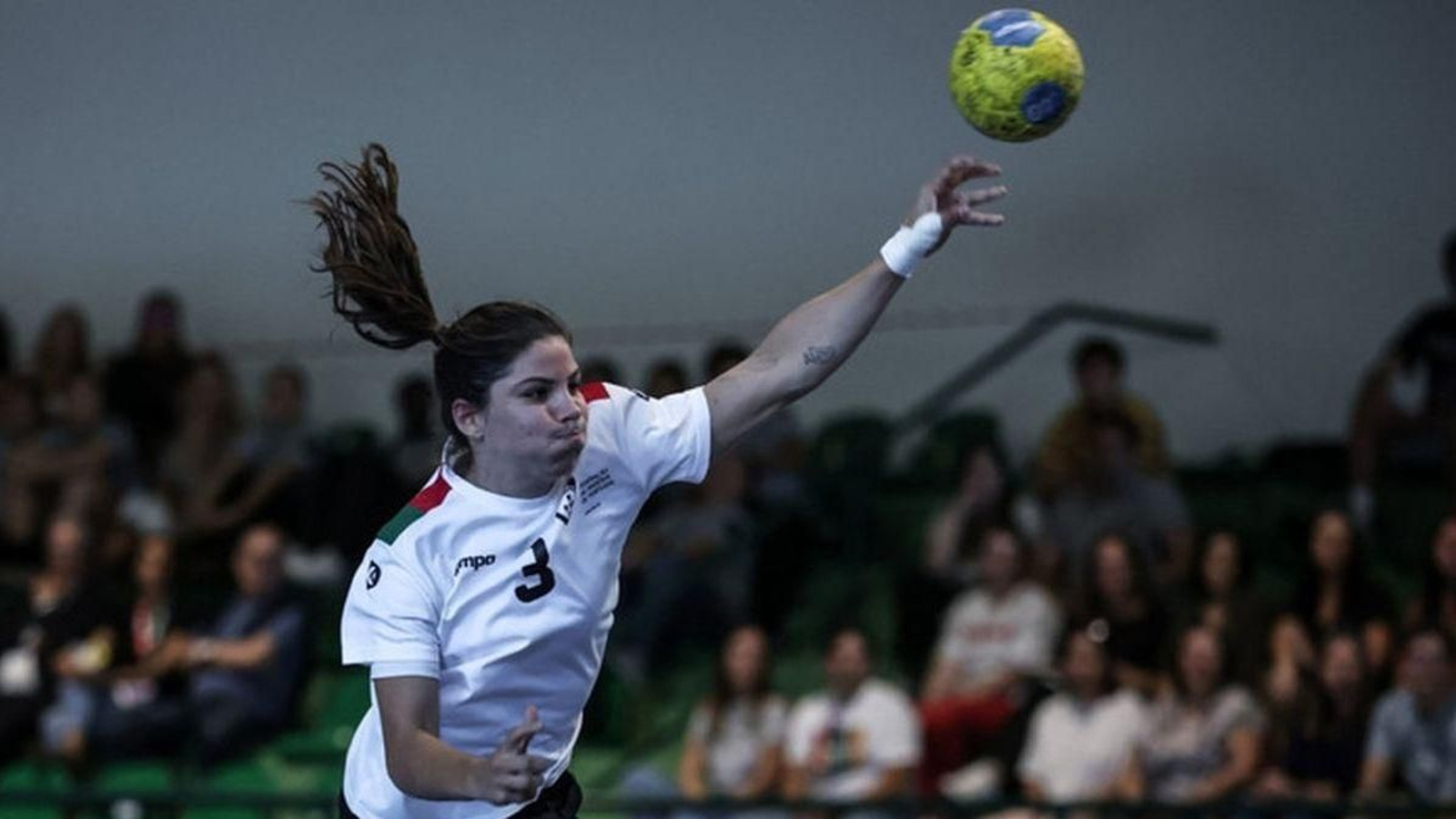 La extremo zurda Julia Figueira recala en el Balonmano Porriño.