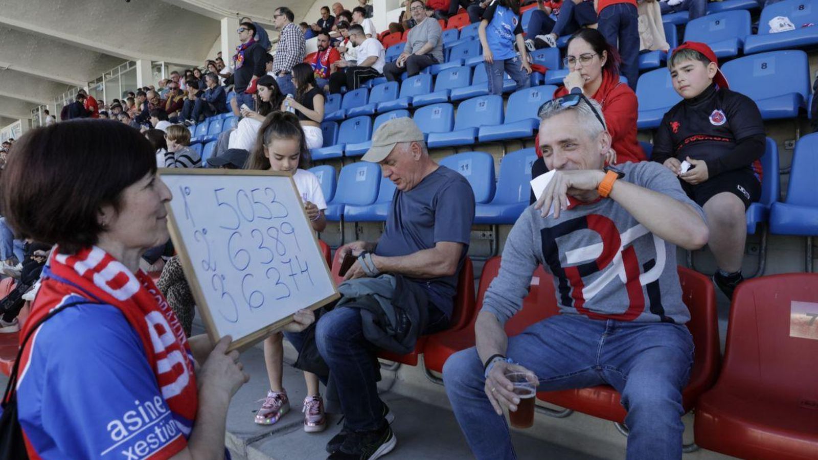 Los afortunados del sorteo en el partido de la UD Ourense