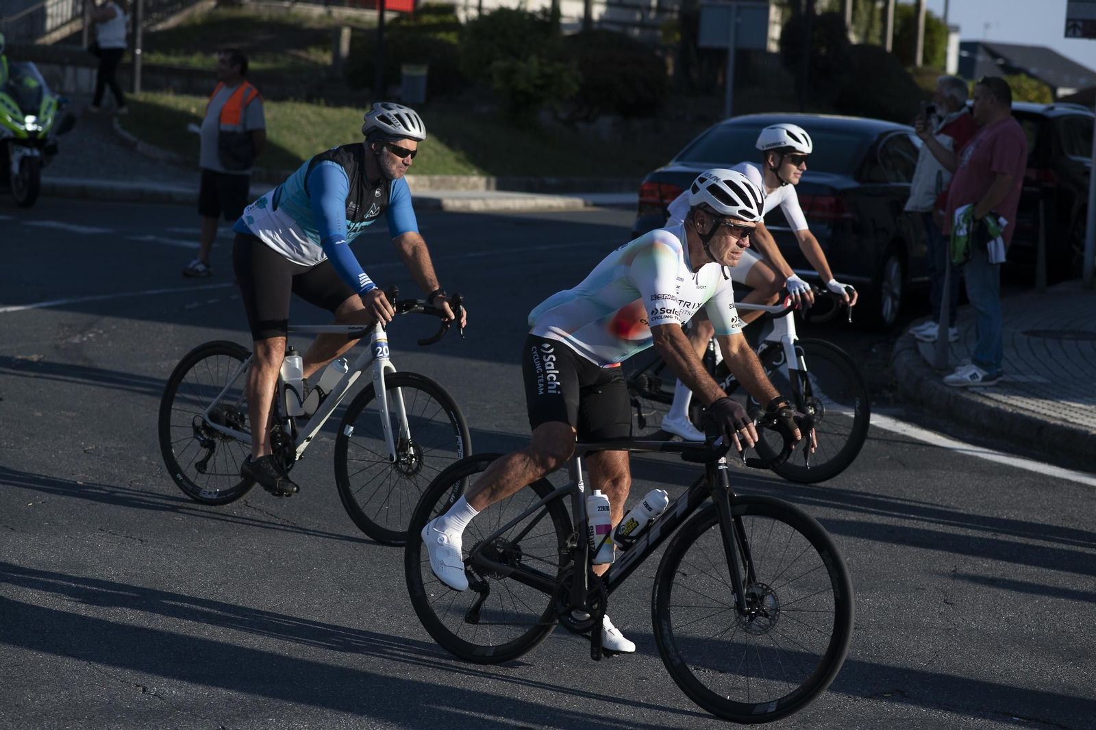Pasión sobre dos ruedas desde Luíntra en la Ribeira Cycling Road