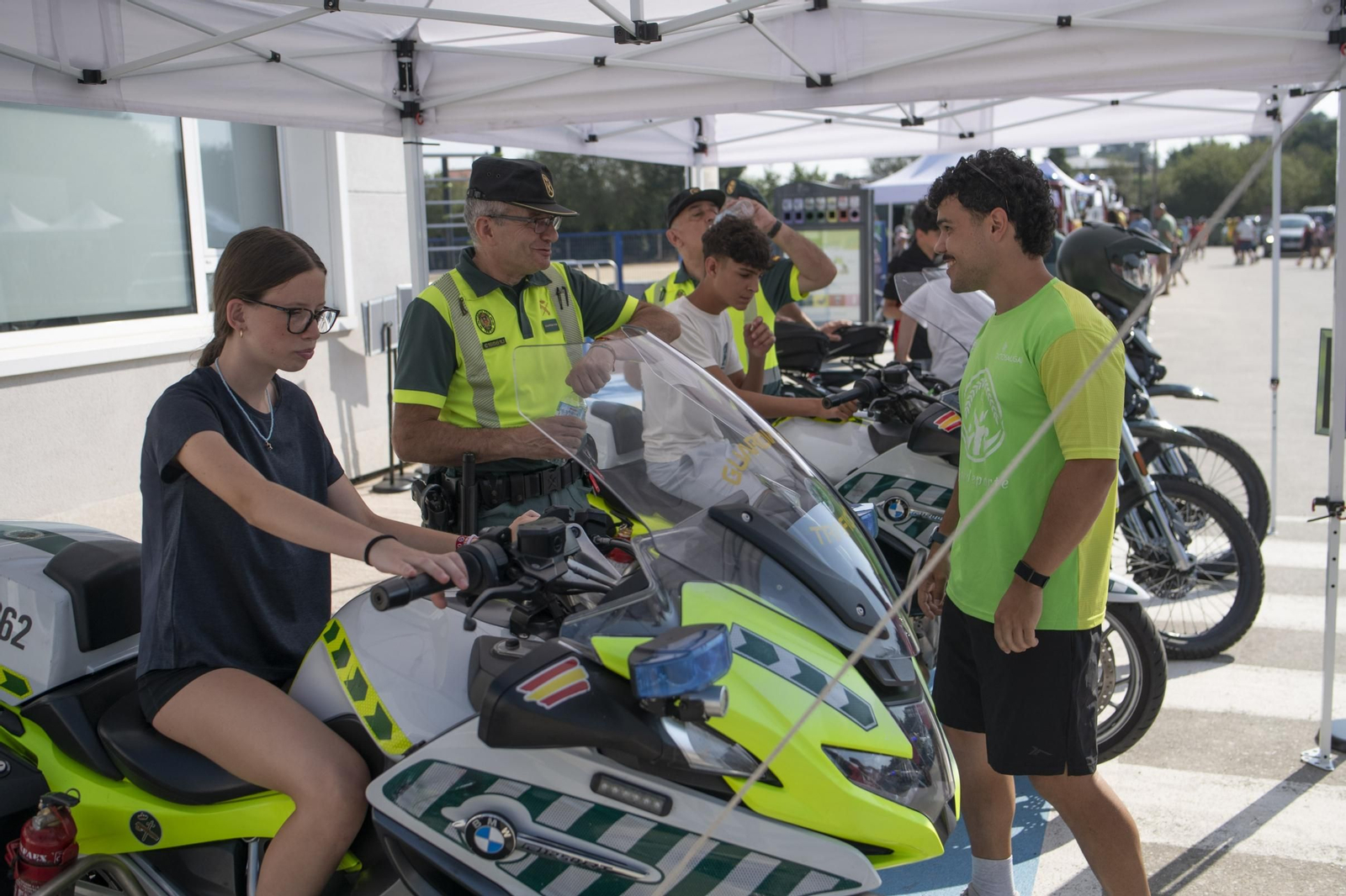 Galería | Los niños toman Ponte Noalla en una gran exhibición de policías, bomberos y Guardia Civil, en fotos