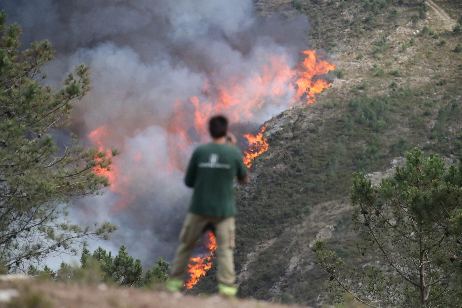 Galería | El primer gran incendio de la provincia en 2026 cerca Boborás
