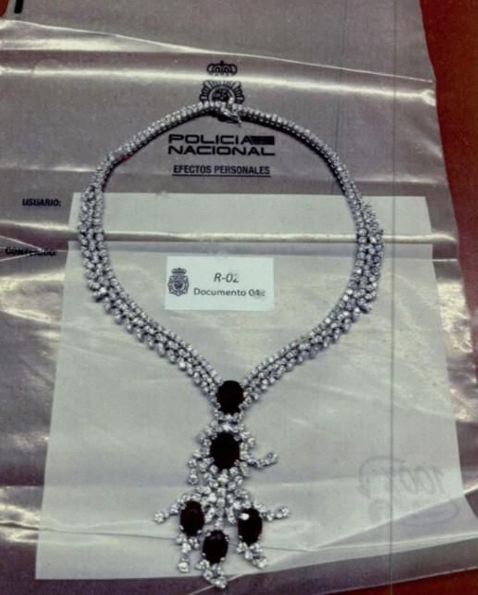 Galería | Zapatero guardaba decenas de joyas y relojes en una caja fuerte en su despacho, fotos