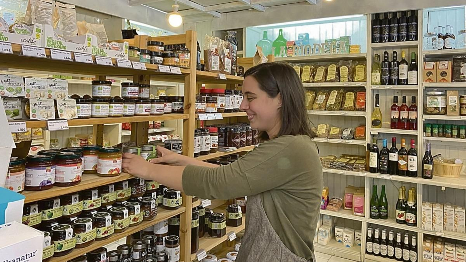 En 2013, Cristina abrió La Biodega con productos de alimentación, limpieza y cosmética.