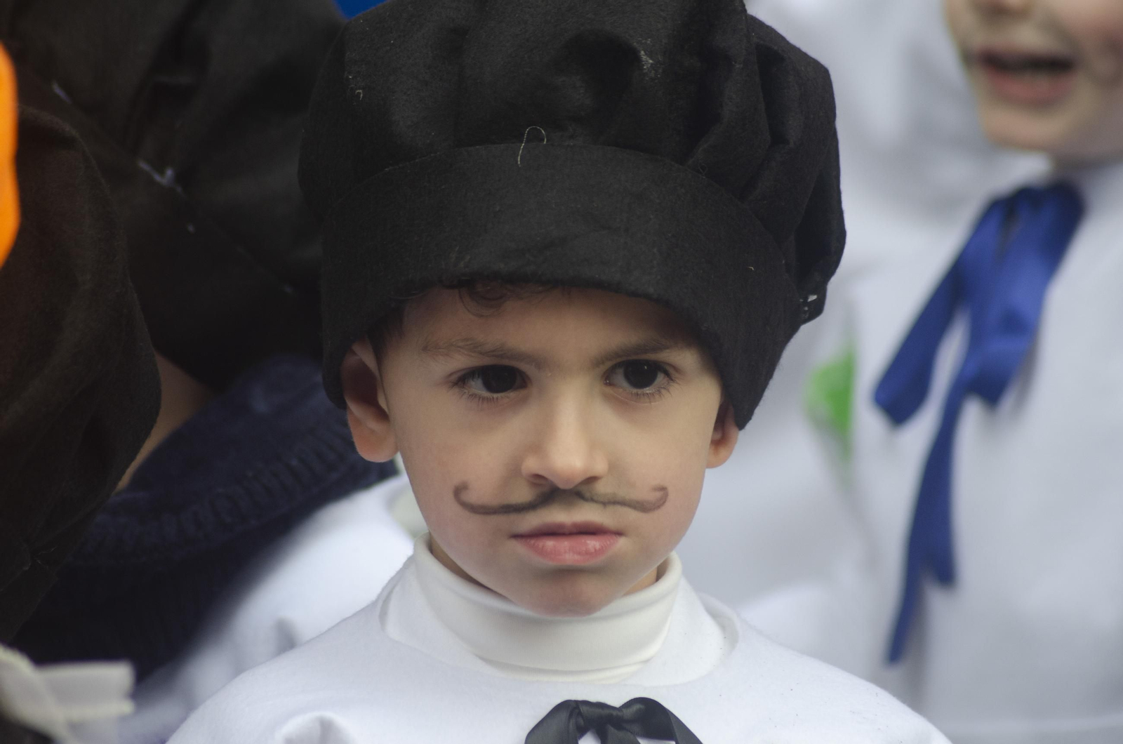 Galería | Las calles de Carballiño se llenan de color con el desfile escolar de Entroido