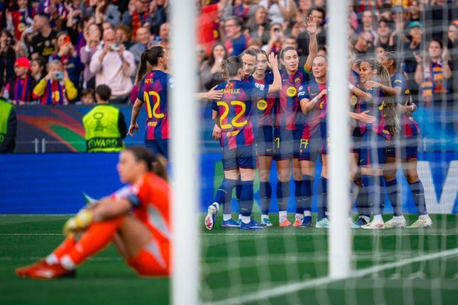 Las blaugrana celebran un gol en el último Clásico.