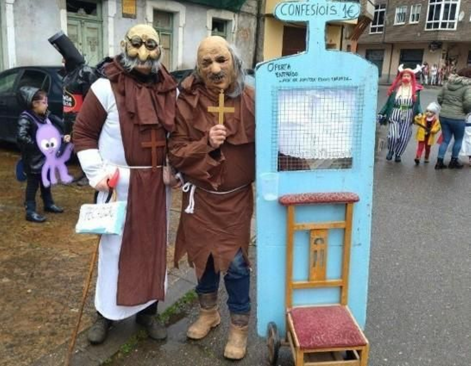 Dos frailes en Entroido.