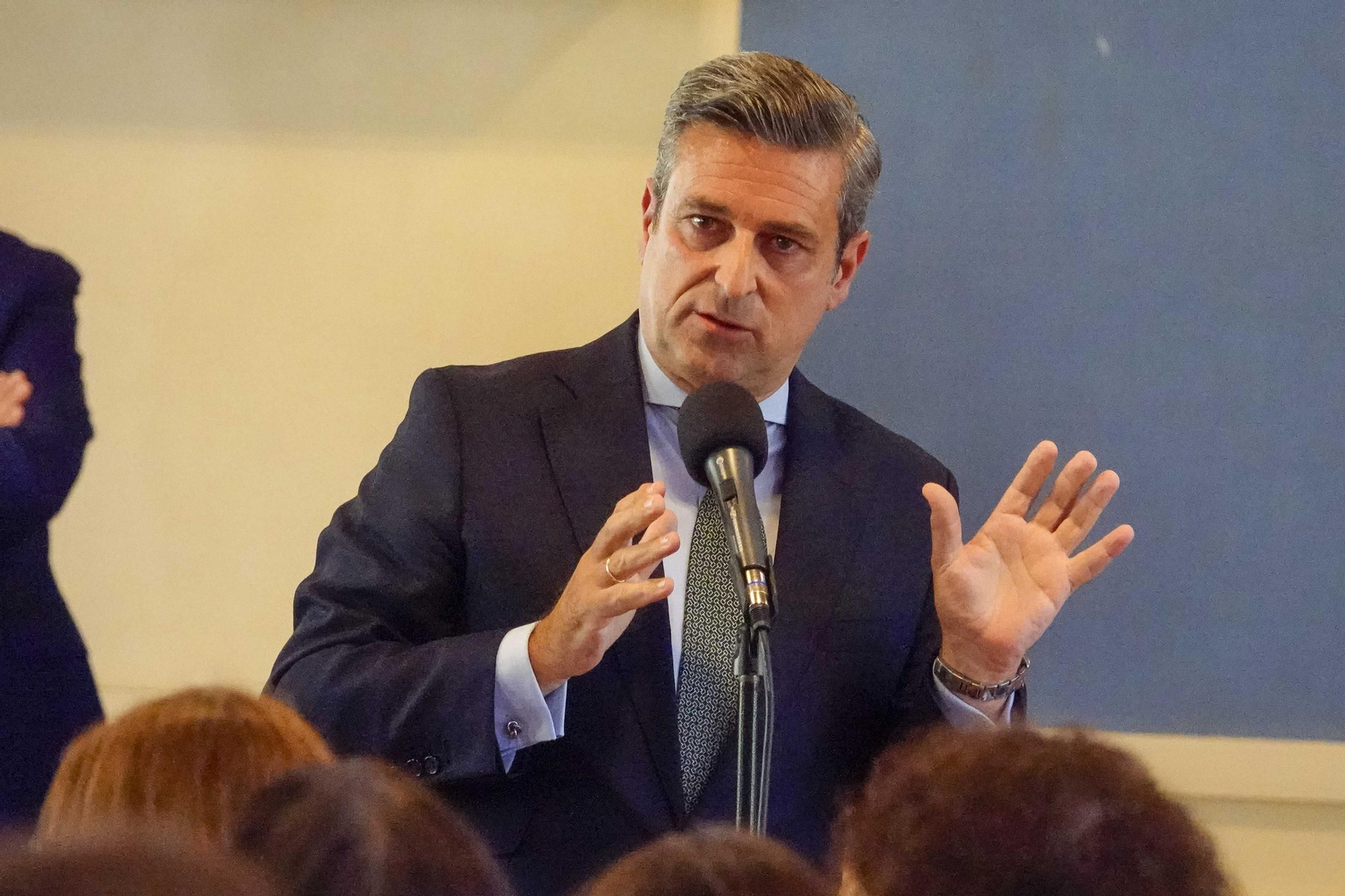 Galería | Emotiva despedida en Vigo al exjuez decano Germán Serrano