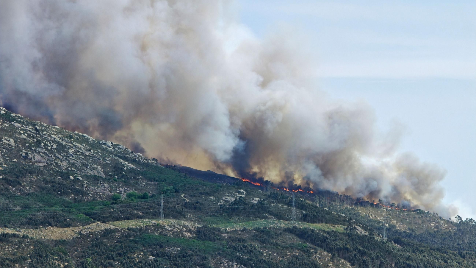 Incendio en el monte Galleiro.